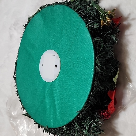 VINTAGE CHRISTMAS BATTERY OPERATED WREATH - Picture 4 of 5